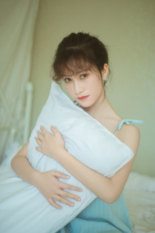 年轻妈妈遮肉上衣